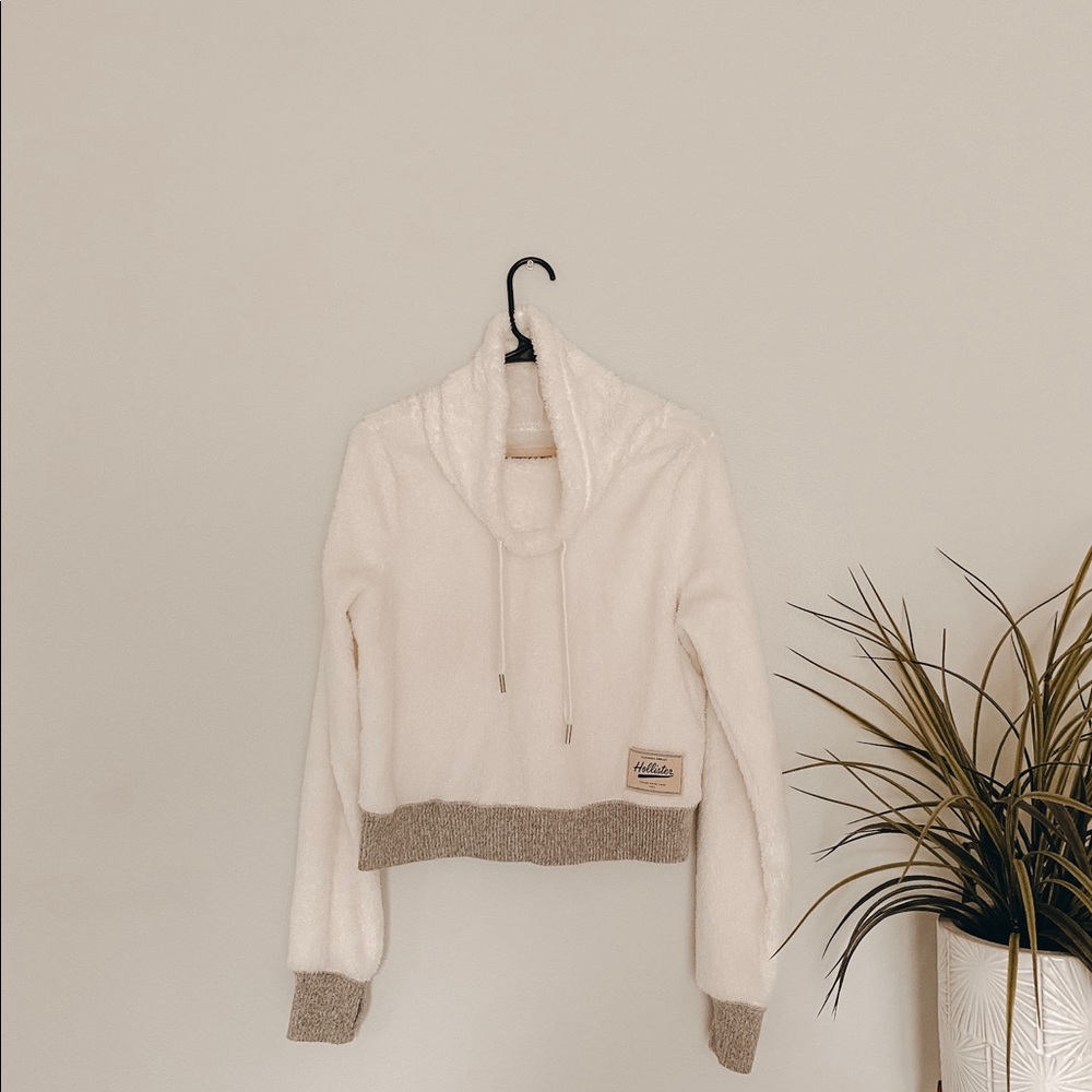 Hollister sweater